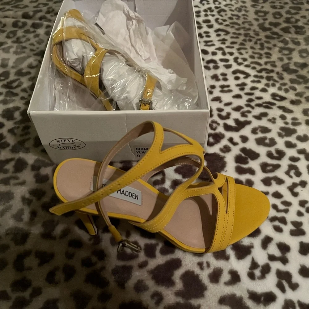 Steve Madden yellow heels strap around ankles size 9 new excellent condition - Picture 3 of 7
